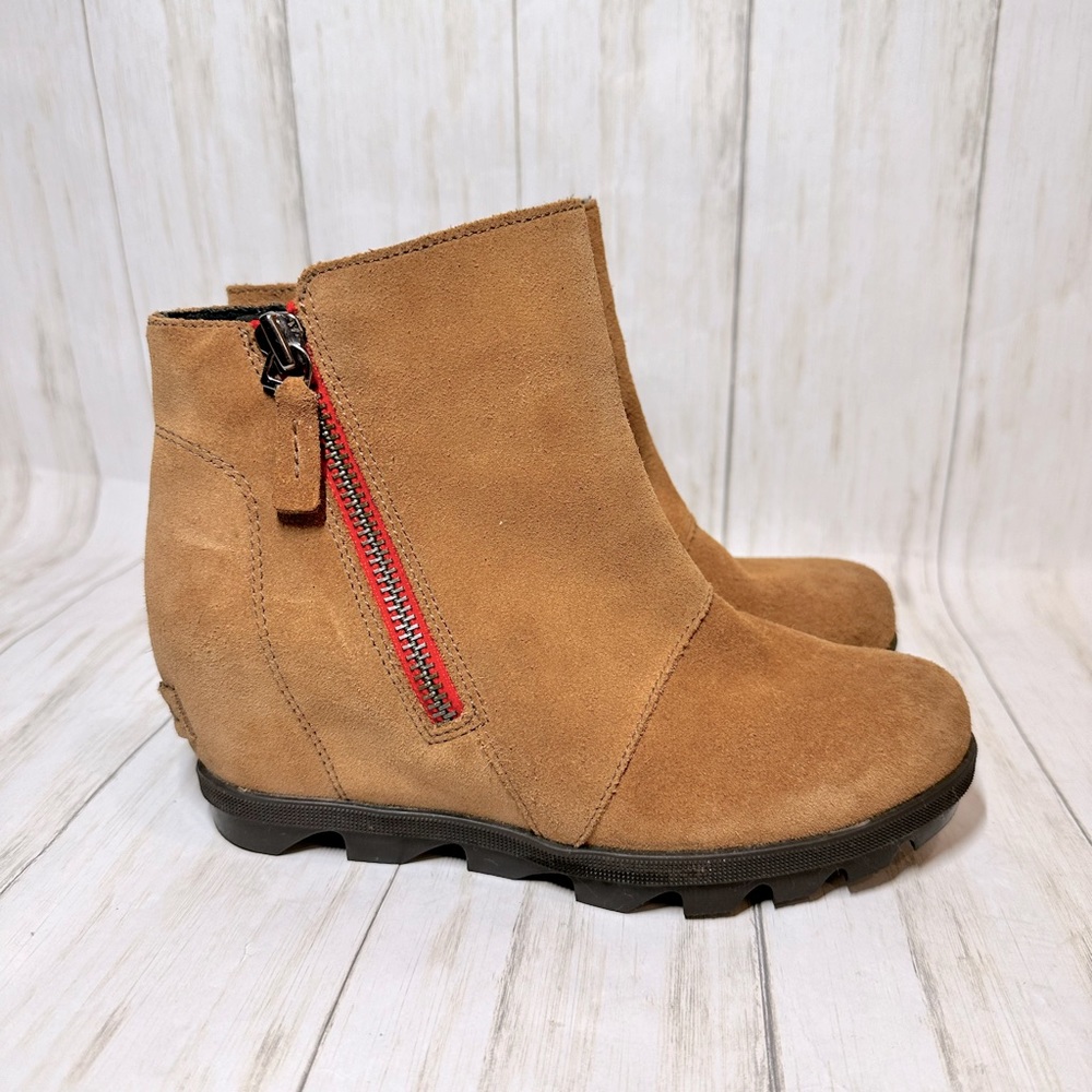 Sorel suede Wedge bootie. Size 4. Some signs of wear but overall good shape